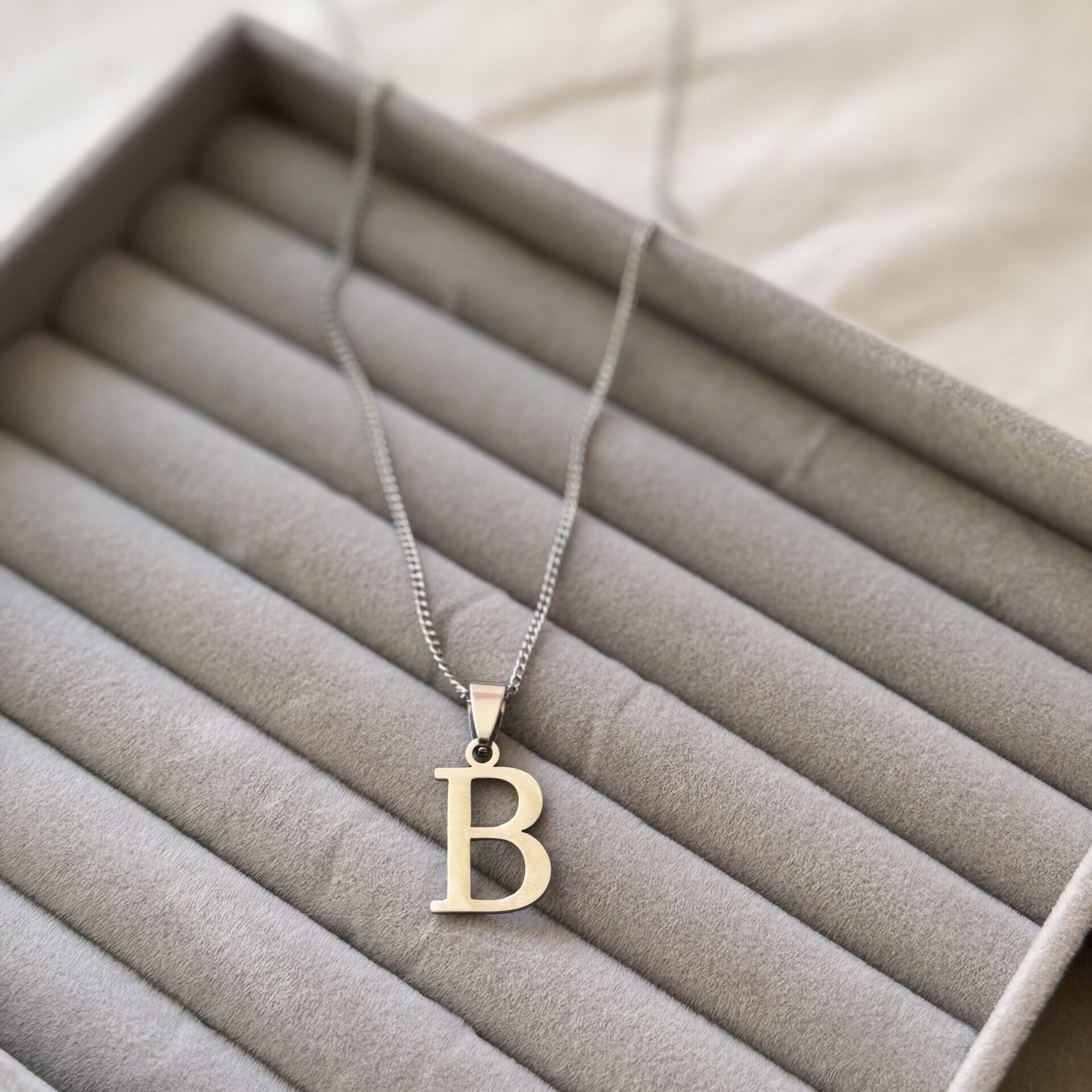 COLLAR INICIAL "B"