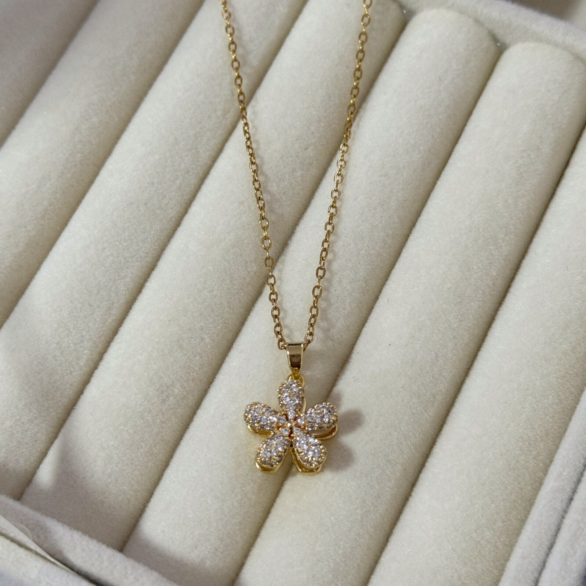 Collar giratorio flor 🌼