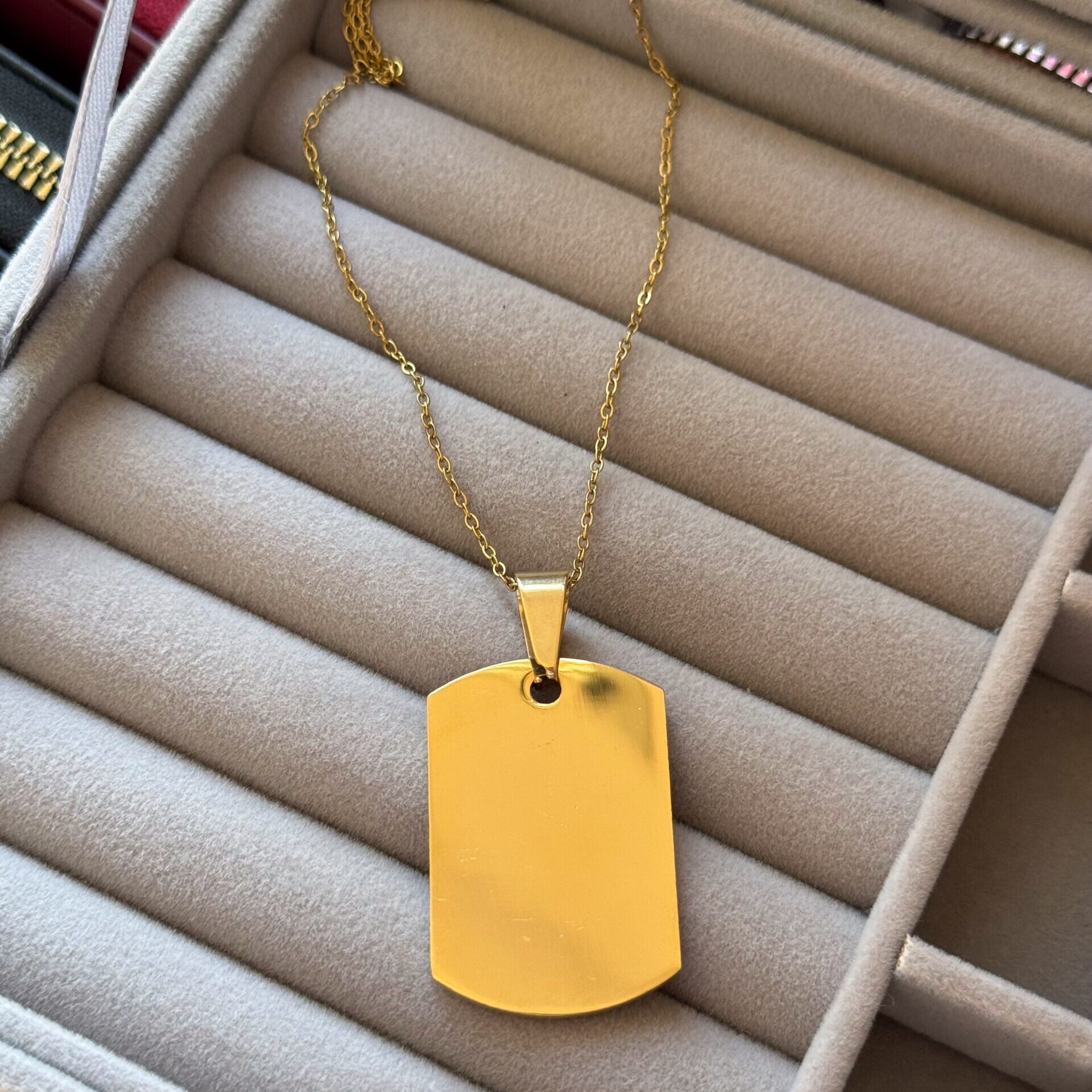 COLLAR  DORADO PERSONALIZADO