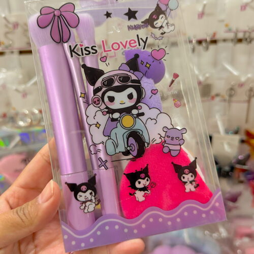 Set de Brochas + Esponjita “Kuromi” 💜✨