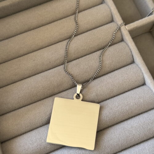 COLLAR CUADRADO PERSONALIZADO